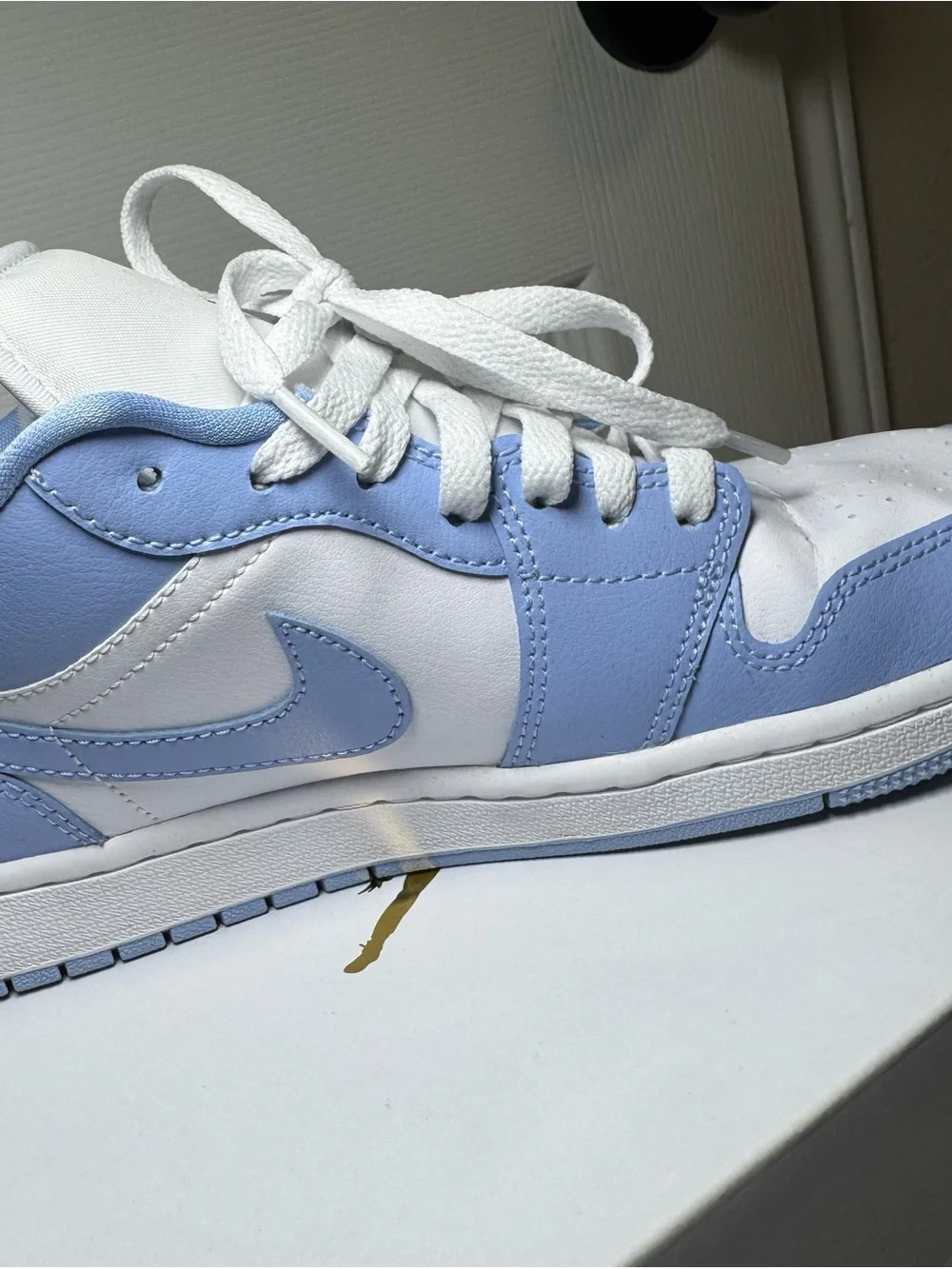 Nike Low Top Sneakers - White & Light Blue - Air Jordan 1 Low